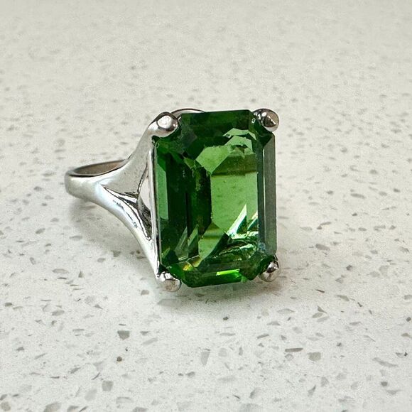 Large Green Gemstone Ring sz 6, with 18k GE Band - Picture 2 of 9